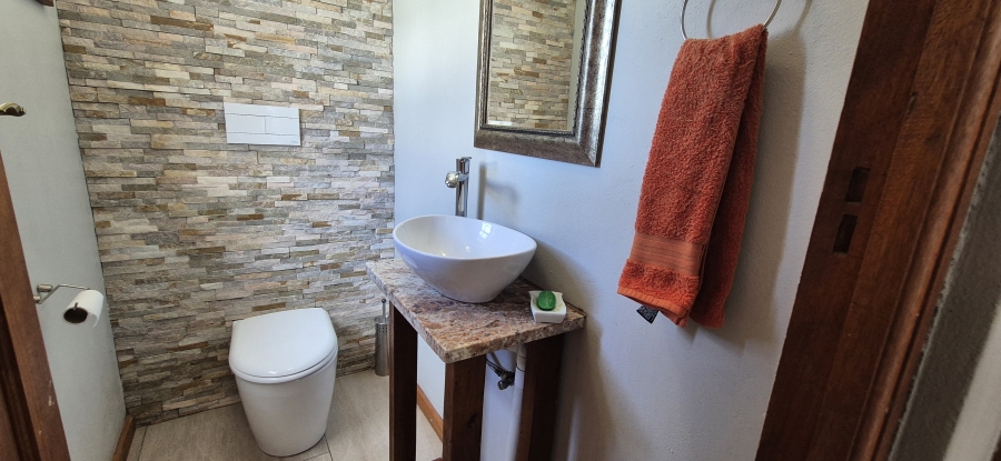 5 Bedroom Property for Sale in Cape Farms Western Cape